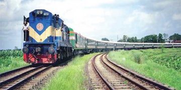 গতি কমিয়ে ট্রেন চলাচলের নির্দেশ