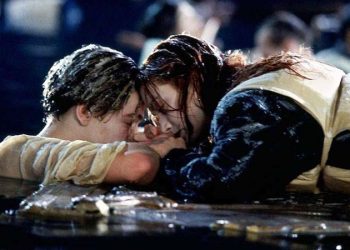 টাইটানিকে রোজকে বাঁচানো সেই দরজা নিলামে