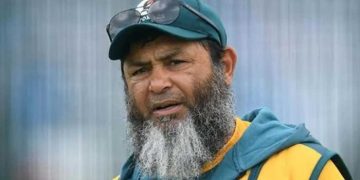 ঢাকায় পৌঁছেছেন বাংলাদেশের নতুন কোচ