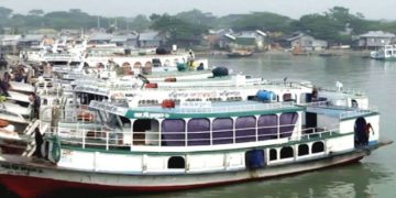 উপকূলীয় এলাকায় নৌযান চলাচল বন্ধের নির্দেশ