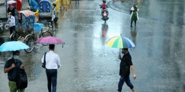 বৃষ্টি বেড়ে কমতে পারে তাপমাত্রা