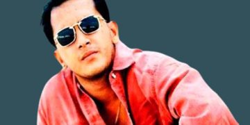 দেশে তারকাদের মধ্যে প্রথম মোবাইল ব্যবহার করতেন