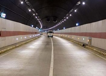 টানেলের সম্ভাব্য ক্ষতি এড়াতে যান চলাচল বন্ধ