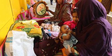 চট্টগ্রামে গরমে তীব্র জ্বরে কাবু শিশুরা