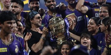 ছবিতে ছবিতে কলকাতার শিরোপা উৎসব