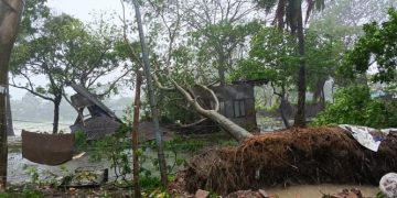 কলাপাড়া উপকূলে চলছে দুর্গত মানুষের আহাজারি