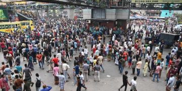 ব্যাটারিচালিত রিকশা বন্ধের প্রতিবাদ