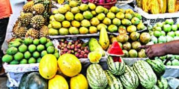 বিচিত্র ফলে মুগ্ধ রংপুরের রসনাবিলাসীরা