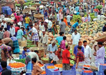 কাঁচাবাজারে চাঁদাবাজিতে নিত্যপণ্যের দাম বাড়ছে