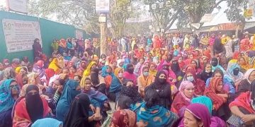 কারখানা বন্ধ ঘোষণায় শ্রমিক বিক্ষোভ