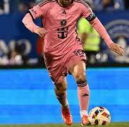 ফ্রি কিক নিতে পারেননি মেসি