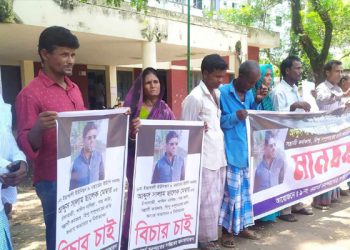 মিরসরাইয়ে ইউপি সদস্যের বিরুদ্ধে ক্ষুদ্ধ জনতা