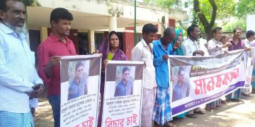 মিরসরাইয়ে ইউপি সদস্যের বিরুদ্ধে ক্ষুদ্ধ জনতা