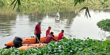 ডুবুরি নেমেছে সেই খালে