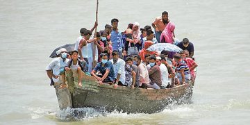 মেঘনায় নিষিদ্ধ নৌযানে পারাপার