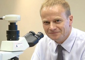 নিজের উদ্ভাবিত চিকিৎসায় ক্যানসার থেকে সেরে উঠলেন চিকিৎসক