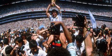 ম্যারাডোনার চুরি হওয়া ‘গোল্ডেন বল’ নিলামে