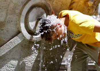 তীব্র তাপপ্রবাহে বিপর্যস্ত এশিয়া আমেরিকা ও ইউরোপ