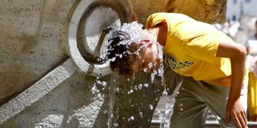 তীব্র তাপপ্রবাহে বিপর্যস্ত এশিয়া আমেরিকা ও ইউরোপ