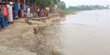 শেরপুরের দশানী নদীর ভাঙ্গনে নদীগর্ভে বিলীন হচ্ছে বাড়ি-ঘর