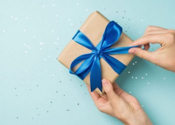 প্রেমিকাকে উপহার দিতে চুরি