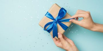 প্রেমিকাকে উপহার দিতে চুরি