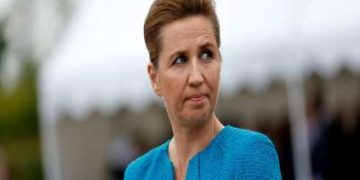 ডেনিস প্রধানমন্ত্রীর ওপর হামলা