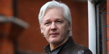 জুলিয়ান অ্যাসাঞ্জ কারামুক্ত