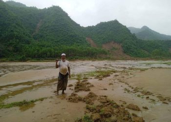 পাহাড়ি বালুতে নষ্ট হচ্ছে কৃষিজমি