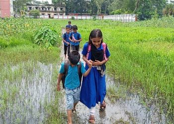 স্কুল মাঠে জলাবদ্ধতা