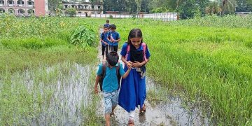 স্কুল মাঠে জলাবদ্ধতা