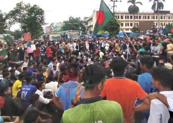 স্মারকলিপি দিতে যাচ্ছেন বঙ্গভবনে