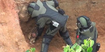 মাটি খুঁড়তেই মিলল ১৬ আর্জেস গ্রেনেড