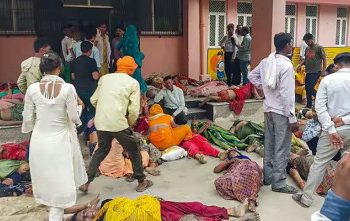 ভারতে ধর্মীয় অনুষ্ঠানে পদদলিত হয়ে ১২১ জনের মৃত্যু