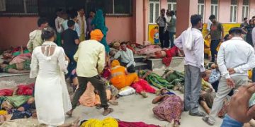 ভারতে ধর্মীয় অনুষ্ঠানে পদদলিত হয়ে ১২১ জনের মৃত্যু