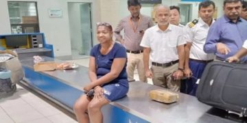 কোকেনসহ বিদেশি নারী আটক