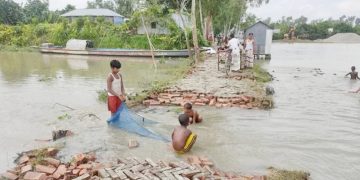 কমছে পানি বাড়ছে দুর্ভোগ