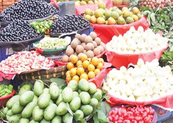 দাম চড়া মৌসুমি ফলের