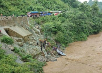 নেপালে নদীতে ভেসে গেছে বাস