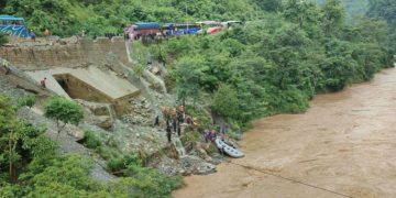 নেপালে নদীতে ভেসে গেছে বাস
