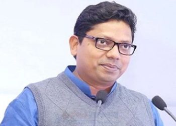 ভেঙে পড়েছেন পলক