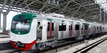 স্বস্তি ফিরেছে যাত্রীদের মেট্রোরেল চালু হওয়ায়