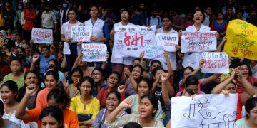 ধর্ষণ-খুনের প্রতিবাদে অভূতপূর্ব কর্মবিরতিতে ভারতের চিকিৎসকরা