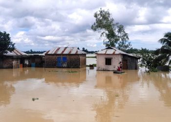 ১২ জেলায় পানিবন্দি ৯ লাখ পরিবার