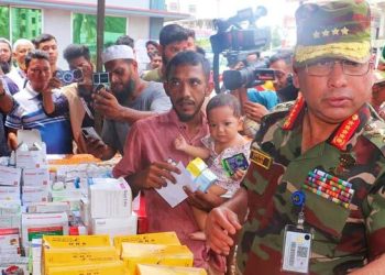 বন্যাকবলিত এলাকা পরিদর্শন করলেন সেনাপ্রধান