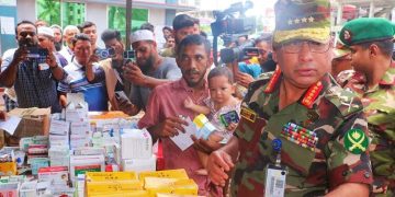 বন্যাকবলিত এলাকা পরিদর্শন করলেন সেনাপ্রধান