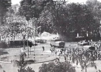 স্বৈরতন্ত্র থেকে গণতন্ত্রে উত্তরণ এক কঠিন পরীক্ষা