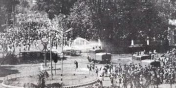 স্বৈরতন্ত্র থেকে গণতন্ত্রে উত্তরণ এক কঠিন পরীক্ষা