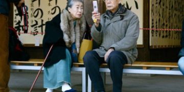 নিঃসঙ্গতায় ডুবছে জাপান