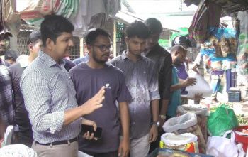 বাজার তদারকিতে শিক্ষার্থীরা খুশি ক্রেতা-বিক্রেতা